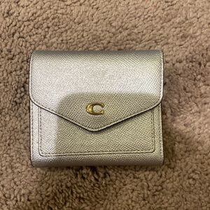 COACH Wyn Small Wallet (Brass/Metallic Silver)